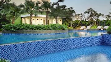 Outdoor pool, pool umbrellas, sun loungers