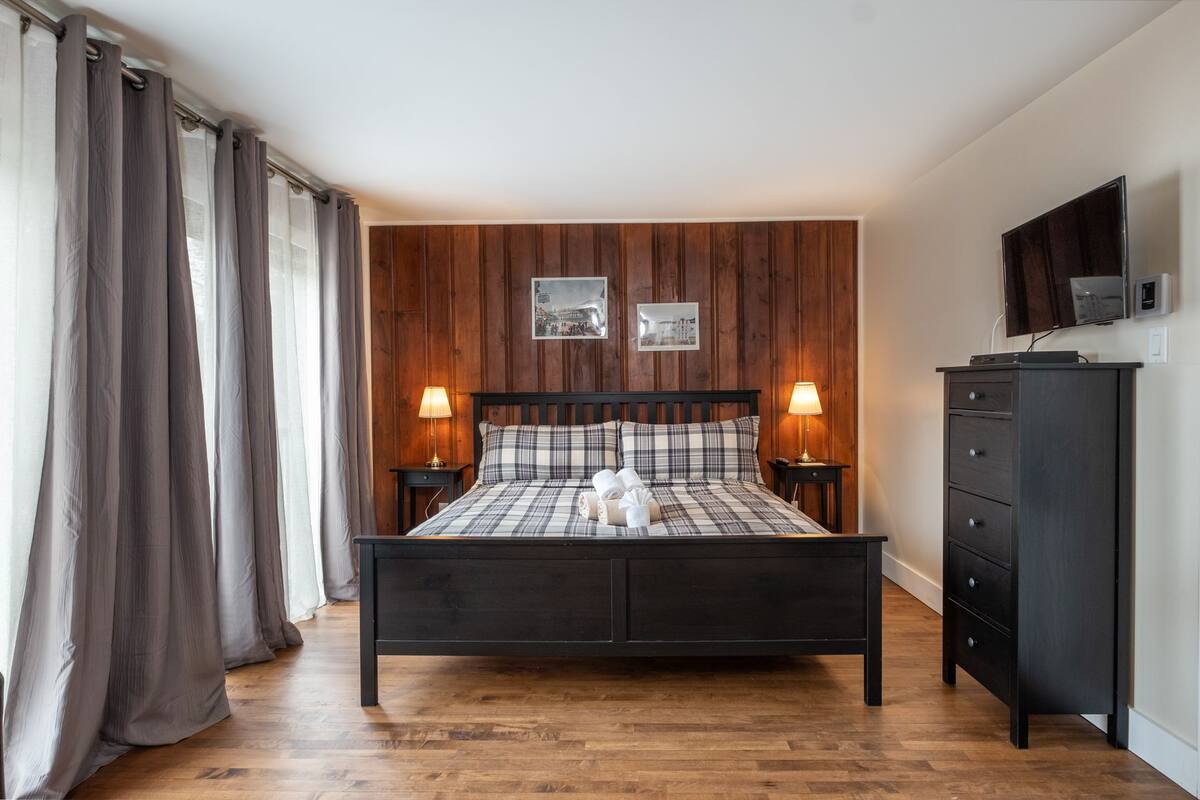 superior room, 1 king bed, refrigerator | individually decorated, desk, blackout curtains, iron/ironing board