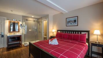 Superior Room, 1 King Bed, Refrigerator | Individually decorated, desk, blackout curtains, iron/ironing board