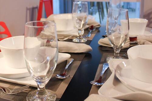Aperto a colazione, pranzo e cena, cucina internazionale