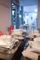 供应早餐、午餐和晚餐，国际美食