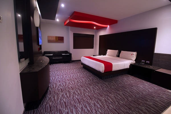 Sistema de insonorización, tabla de planchar con plancha y wifi gratis