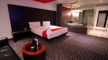 Suite, 1 King-Bett, Whirlpool | Schallisolierte Zimmer, Bügeleisen/Bügelbrett, kostenloses WLAN