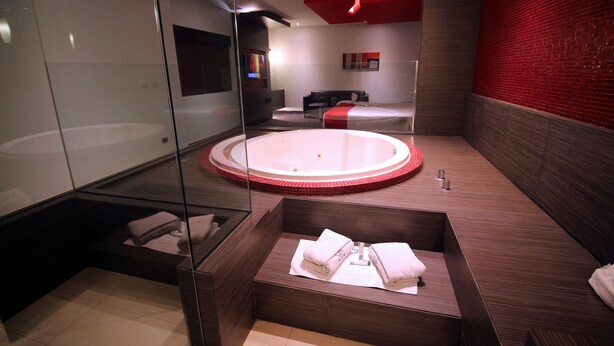 Suite, 1 Katil Raja (King), Jetted Tub | Cadar kapas Mesir, peralatan tempat tidur premium, kalis bunyi 