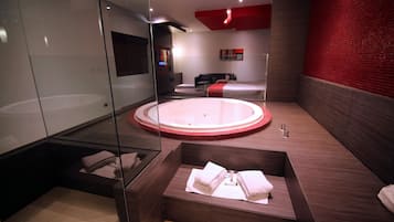Suite, 1 King Bed, Jetted Tub | Soundproofing, iron/ironing board, free WiFi
