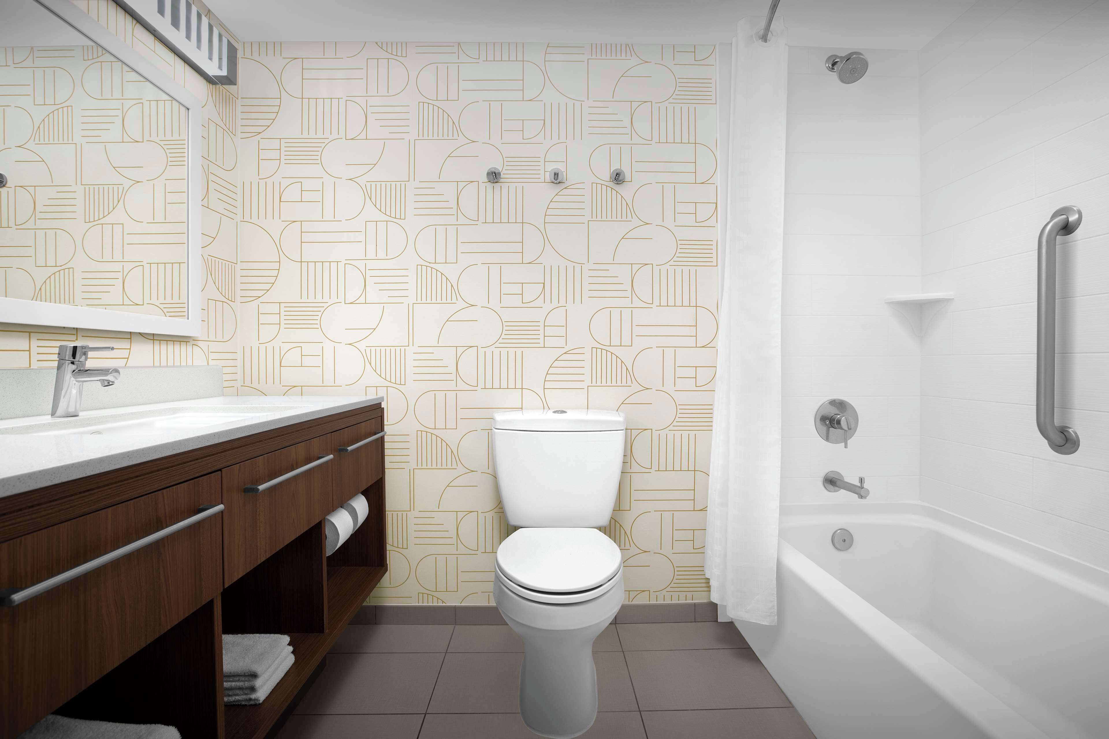 free toiletries, towels