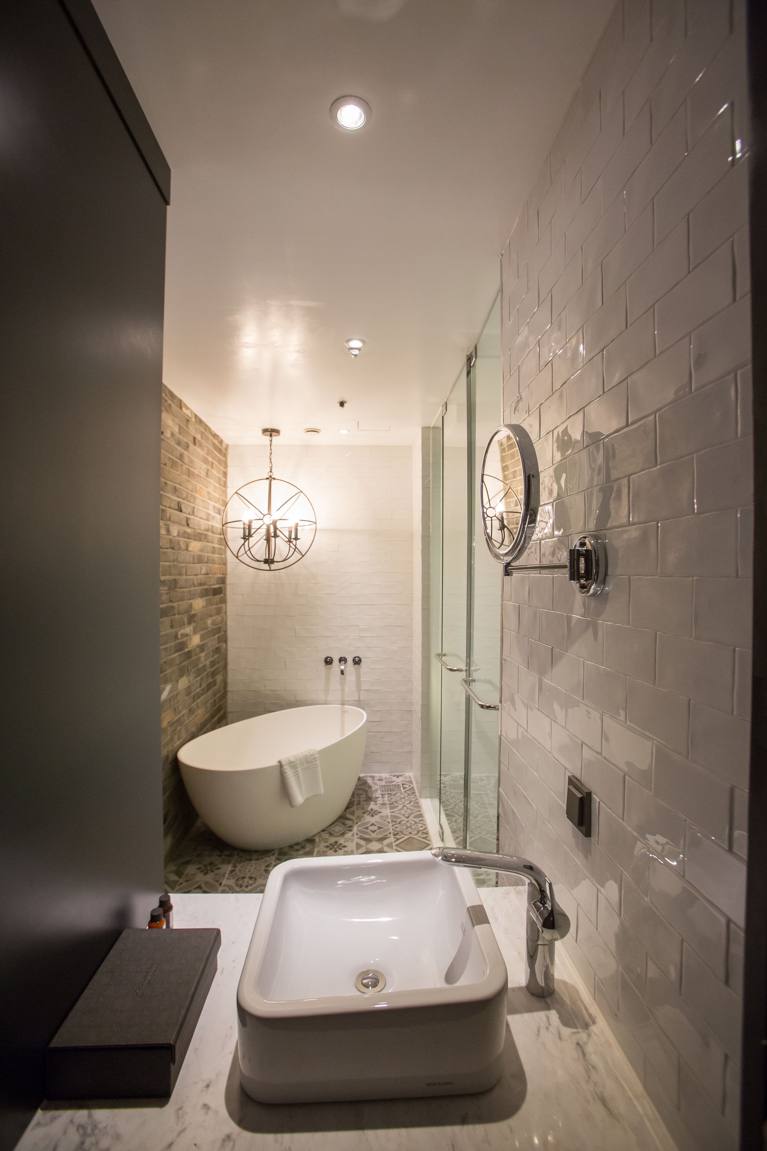 deluxe twin room | bathroom | free toiletries, hair dryer, bathrobes, slippers