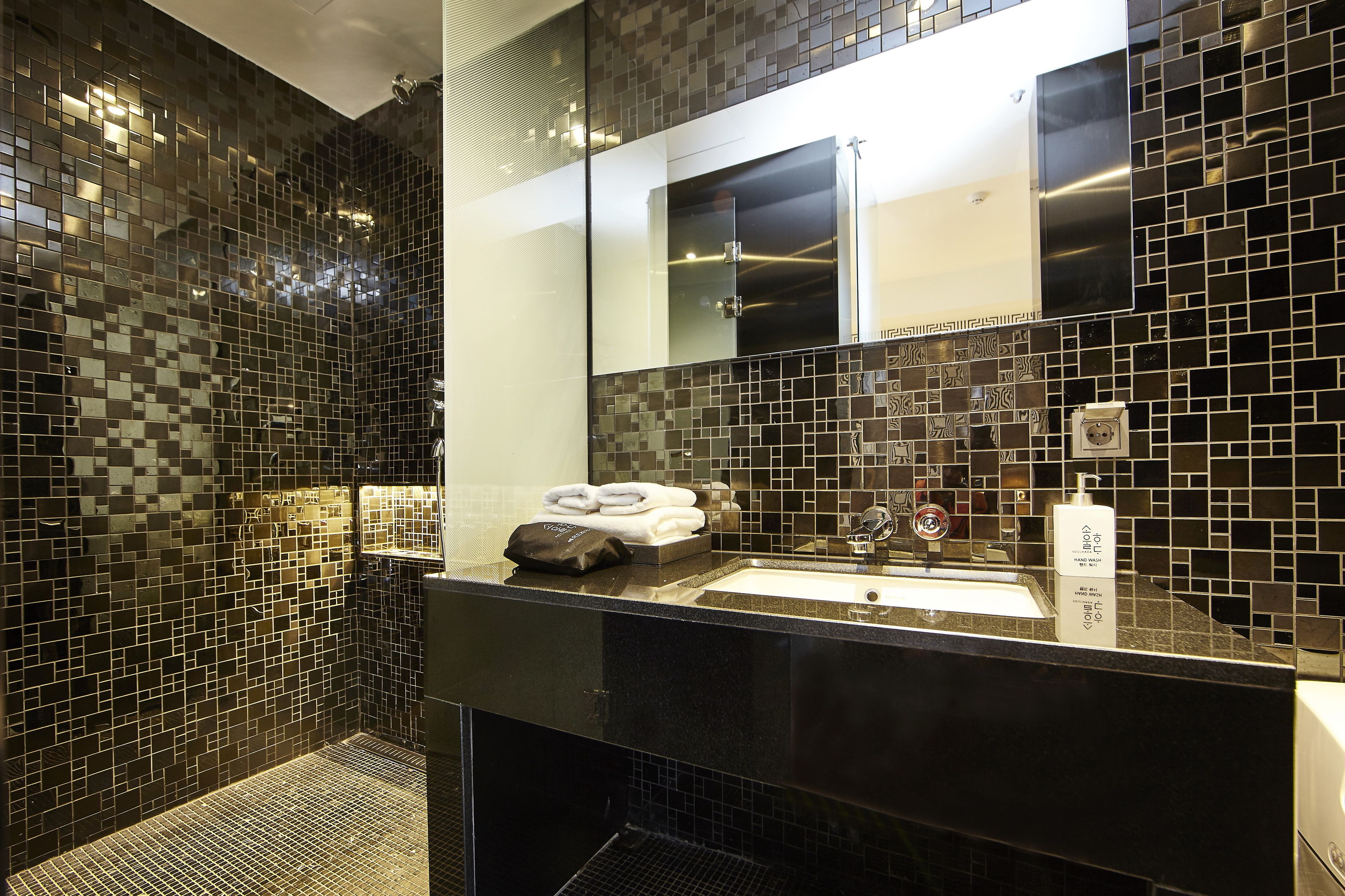 semi standard double | bathroom | free toiletries, hair dryer, bathrobes, slippers