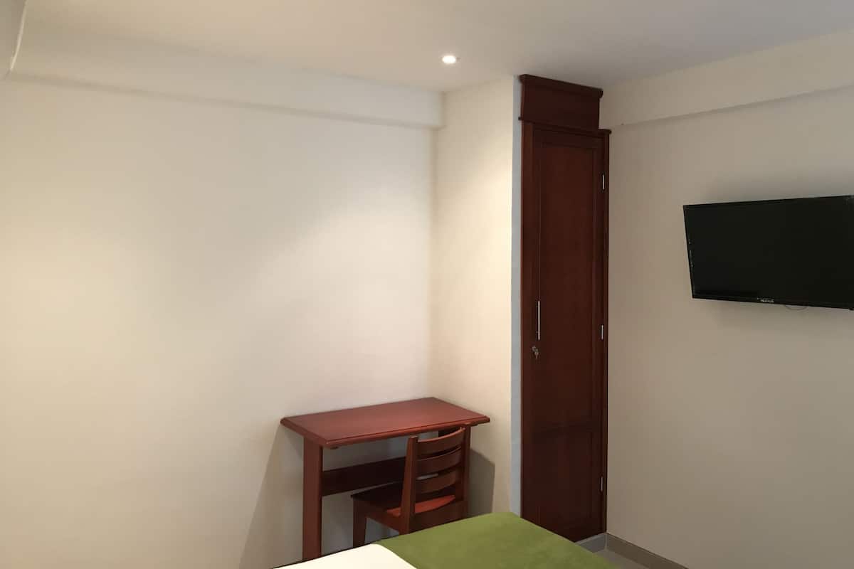 Double Room | Desk, rollaway beds, WiFi (free)