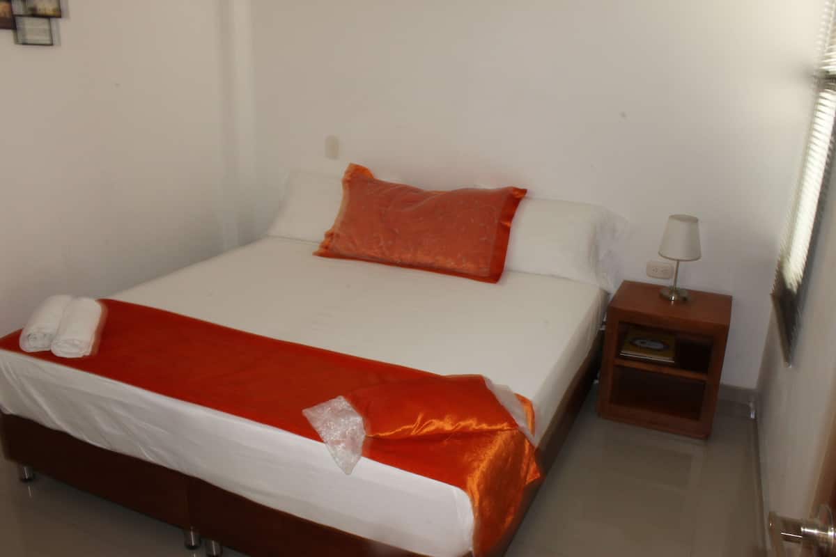 Single Room | Desk, rollaway beds, WiFi (free)