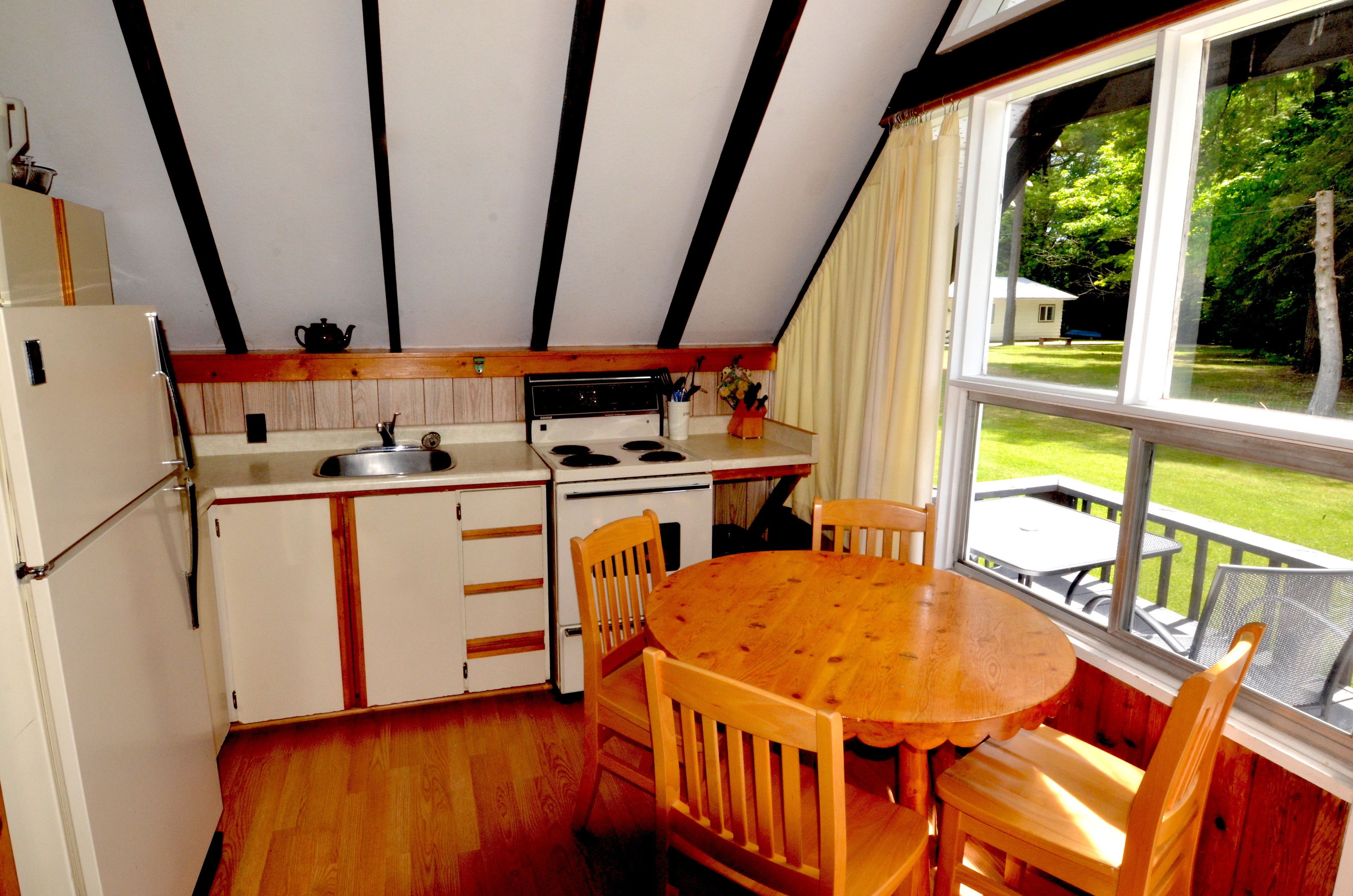Chalet, 3 Bedrooms | Private kitchen