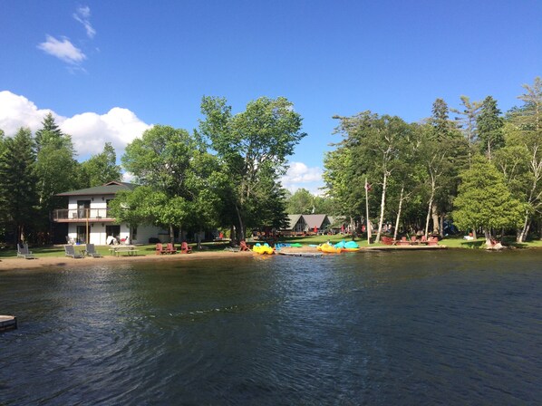 หาดส่วนตัว, เก้าอี้อาบแดด, ร่มชายหาด, ผ้าเช็ดตัวชายหาด