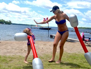 Private beach, sun-loungers, beach umbrellas, beach towels - Balsam Resort (Kawartha Lakes)