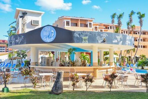 Bar junto a la alberca