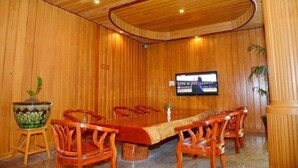 Lobby sitting area - Lucky Hotel (Mandalay)