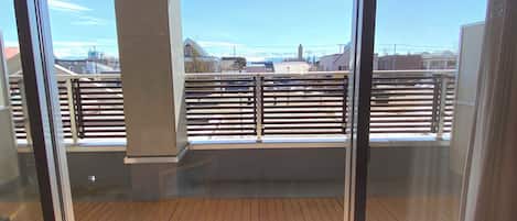 Deluxe Twin Room, Non Smoking | In-room safe, desk, free WiFi, bed sheets