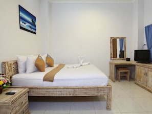 Habitación doble Deluxe | Decoración personalizada, muebles diferentes y escritorio 