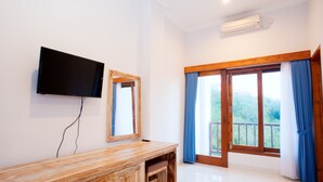 Premium Twin Room | Television - Ayodhya Guest House Uluwatu (Pecatu)