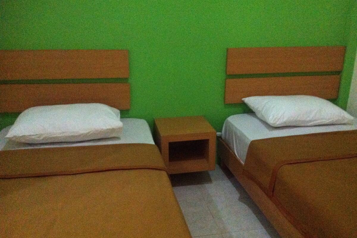 standard twin room, 2 single beds