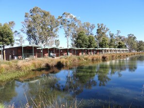 Cabin, Lake View | Lake - Victoria Lake Holiday Park (Shepparton)