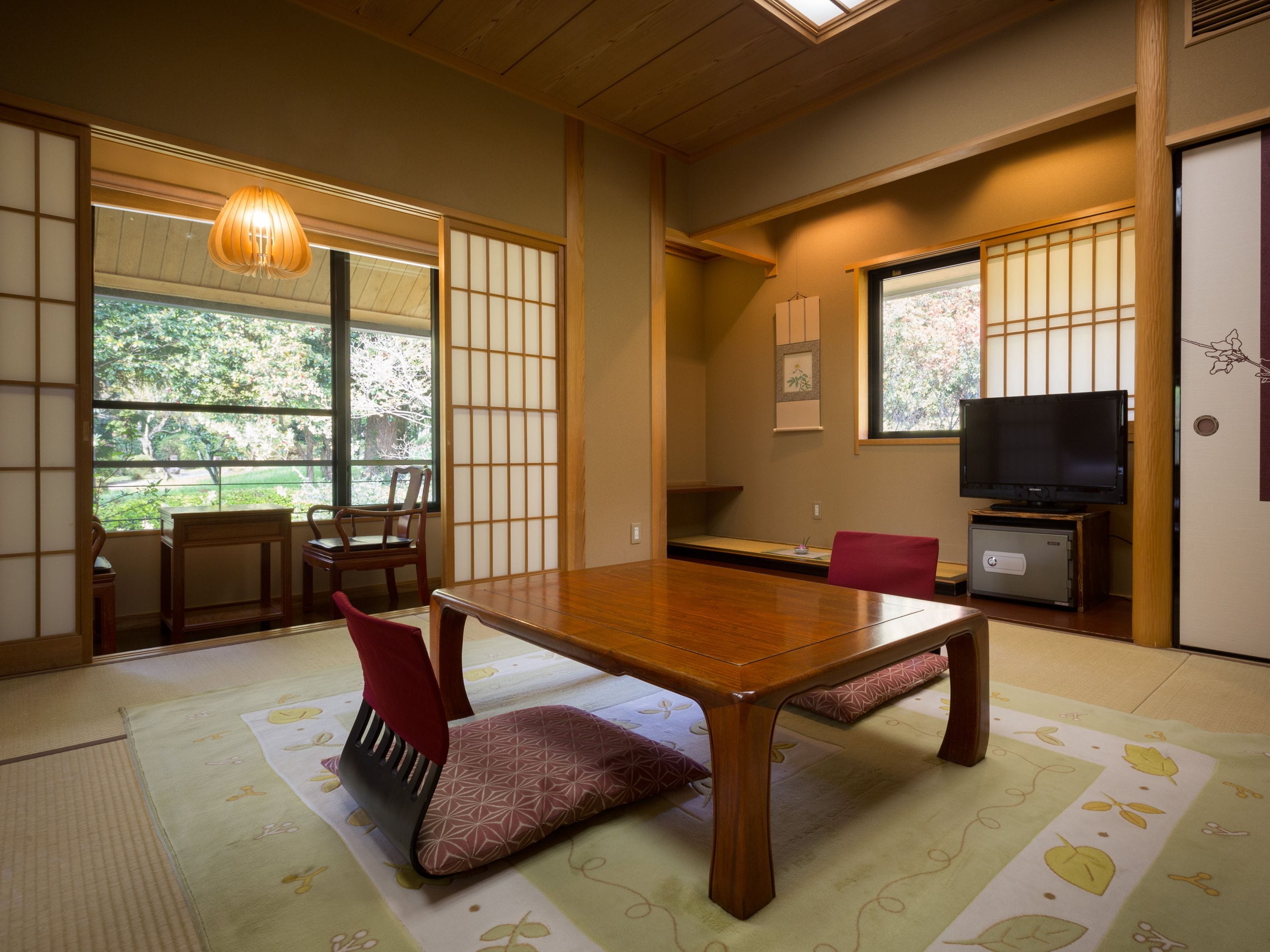 Blackout drapes, free WiFi, bed sheets