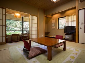 遮光窗簾/窗簾、免費 Wi-Fi、床單