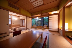 Cortinas blackout, wifi gratis y ropa de cama 