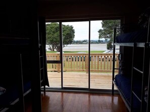 Dormitorio compartido estándar, 4 habitaciones | Vista desde la habitación