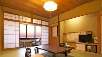 Minibar, in-room safe, individually decorated, individually furnished