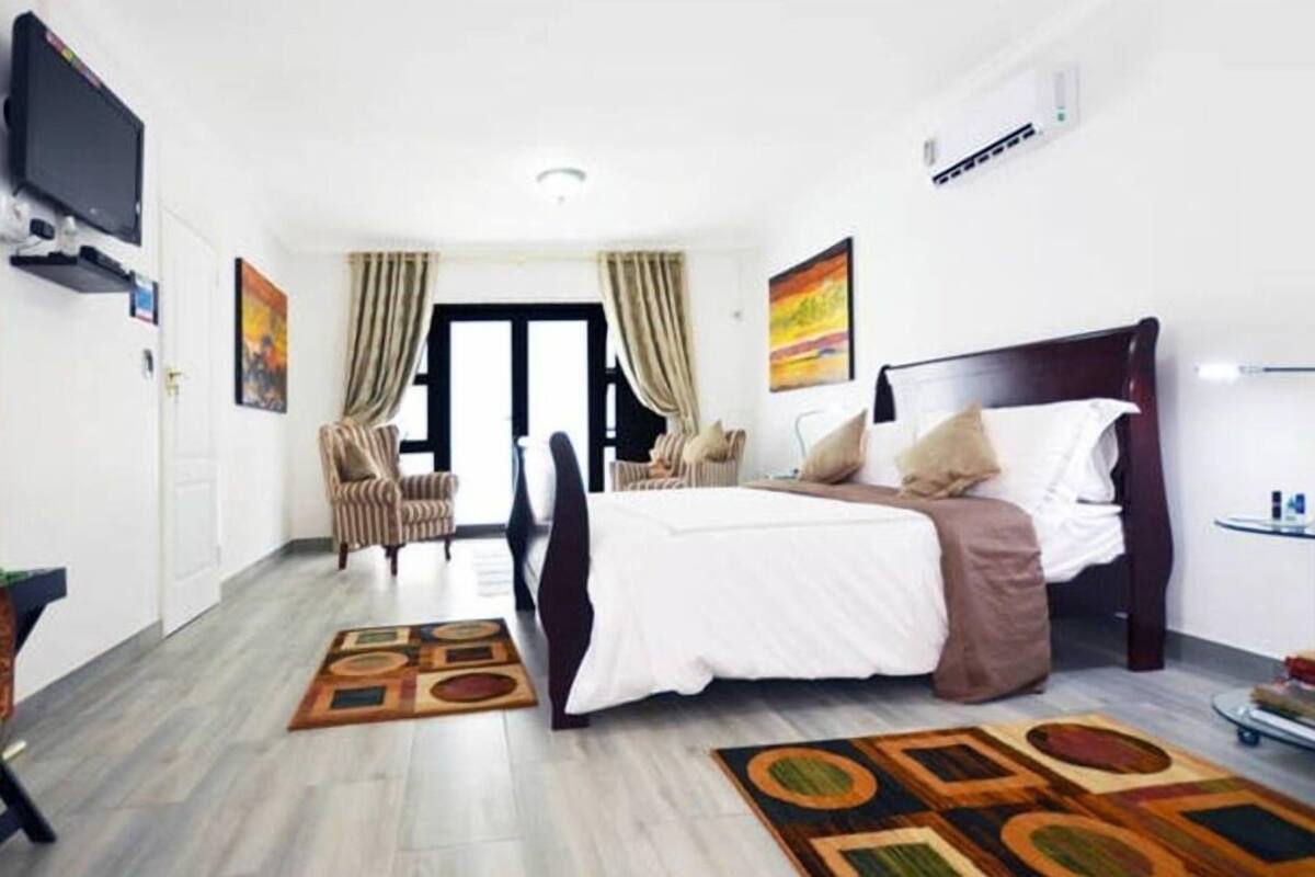 Main Room | Premium bedding, in-room safe, iron/ironing board, free WiFi