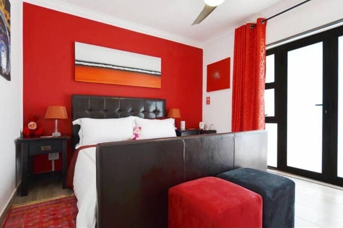 Red Room | Premium bedding, in-room safe, iron/ironing board, WiFi (free)