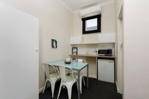 In-room dining - Oval Motel (Bendigo)