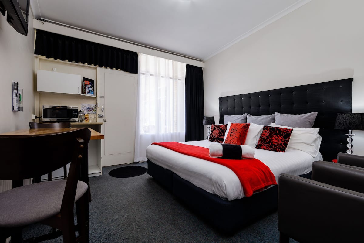 Kamer, 1 kingsize bed | Een kluis op de kamer, een strijkplank/strijkijzer, gratis wifi