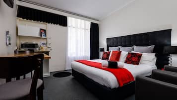 King Room | In-room safe, iron/ironing board, free WiFi