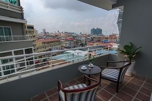 Suite | Minibar, in-room safe, desk, rollaway beds - Paradise Hotel (Phnom Penh)