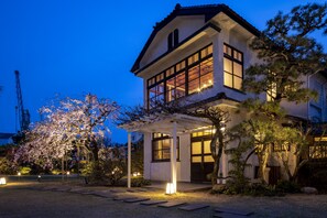 [Asahi] - 2nd floor Annex, Non-smoking