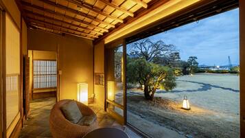 Maison Traditionnelle, vue jardin, dans les dépendances (Japanese Style) | Vue sur le jardin