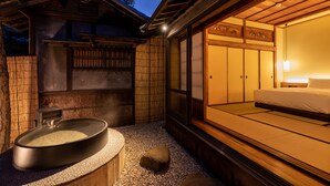 Hus – traditional, utsikt mot hage, anneks (Japanese Style) | Bad | Toalettartikler (inkludert), hårføner, tøfler og håndklær