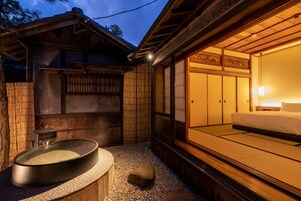Casa tradicional, vista para o jardim, em edifício anexo (Japanese Style) | Banheiro | Produtos de toalete grátis, secador de cabelo, chinelos 
