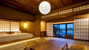 Tradisjonelt hus, hageutsikt, anneks (Japanese Style) | Safe på rommet og sengetøy