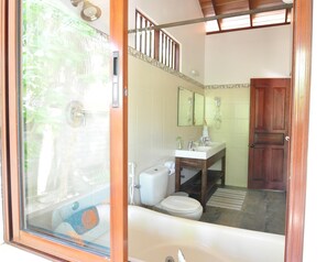 バスアメニティ (無料)、ヘアドライヤー、石鹸、シャンプー