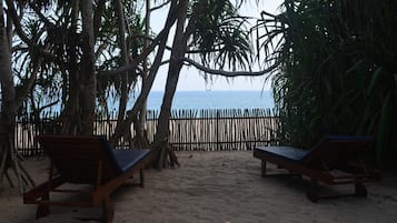 On the beach, white sand, sun-loungers, kayaking