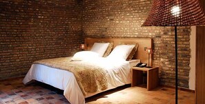 Habitación doble Deluxe | Caja de seguridad en la habitación, escritorio, cunas y camas extra 