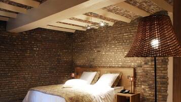 Deluxe tweepersoonskamer, bubbelbad | Een kluis op de kamer, een bureau, babybedden (toeslag)