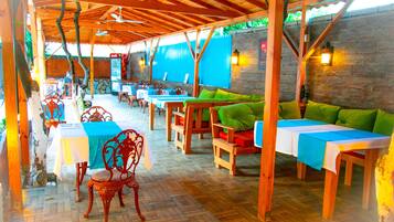 Breakfast, lunch, dinner served; international cuisine