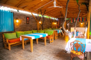 Breakfast, lunch and dinner served - Kaliptus Hotel (Kemer)