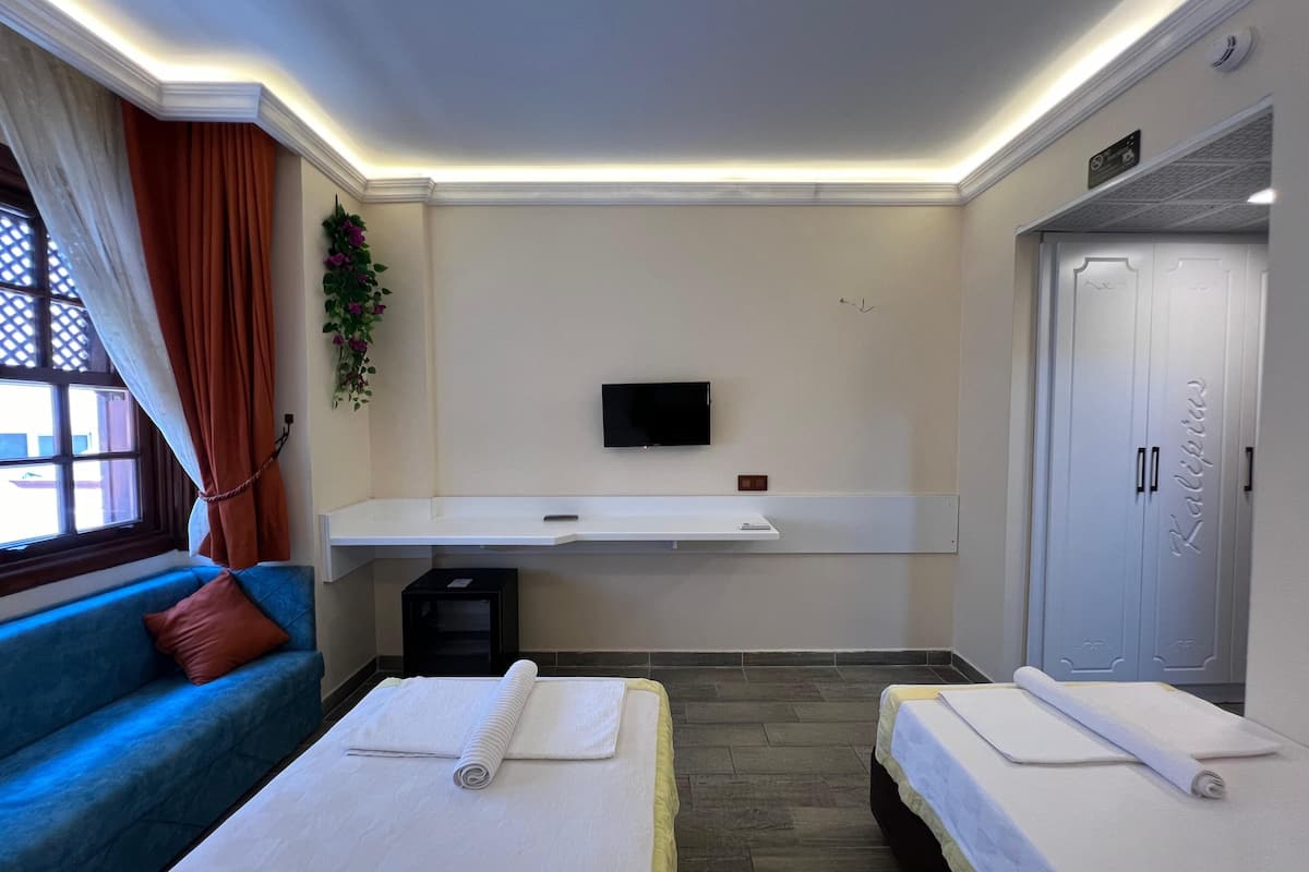 Camera Standard con letto matrimoniale o 2 letti singoli, 1 camera da letto | Tende oscuranti, insonorizzazione, ferro/asse da stiro, Wi-Fi gratuito