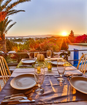 Outdoor dining - Pasalimani Hotel (Cesme)
