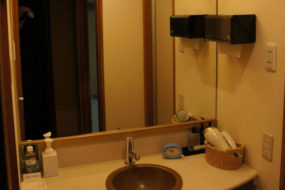 Baño | Tina con regadera, amenidades de baño gratuitas, secadora de cabello