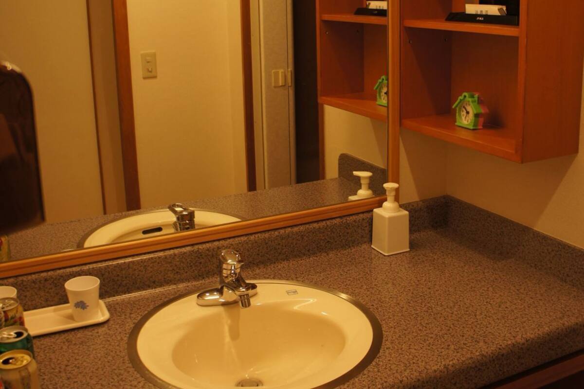 Baño | Tina con regadera, amenidades de baño gratuitas, secadora de cabello